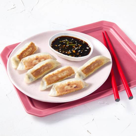 Pan fried pork & chive gyoza (6pcs) 猪肉韭菜煎饺 (6个）